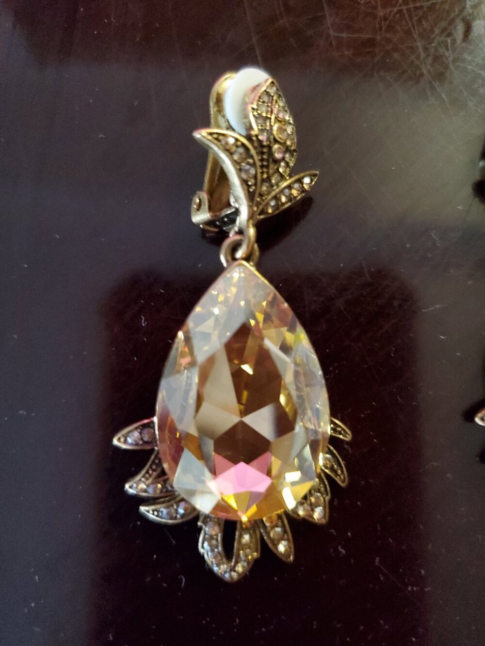 OSCAR DE LA RENTA SIGNED CHAMPAGNE CRYSTAL TEARDROP CLIP ON EARRINGS